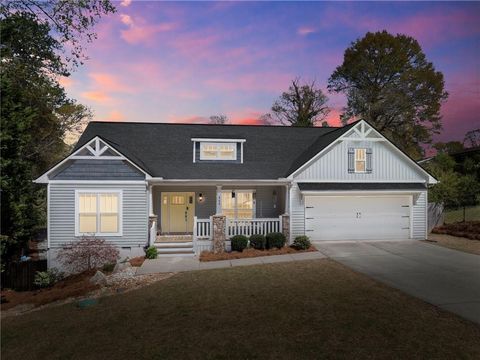 Homes For Sale - 464 Holly Place<br/> Gainesville, GA 30501