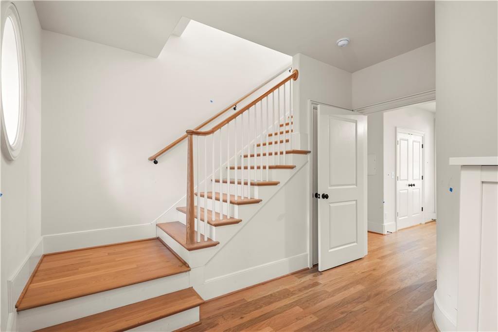 689 Fraser Street SE