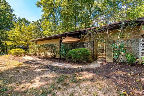 Photo of 2700 Hawaii Court, Decatur, GA 30033 (MLS # 7662349)