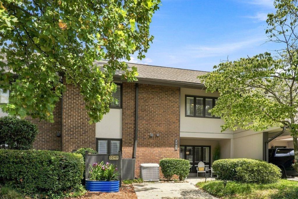 3249 Clairmont North NE