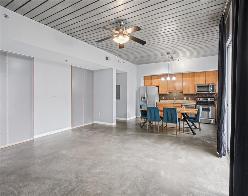 620 Glen Iris Drive NE 325