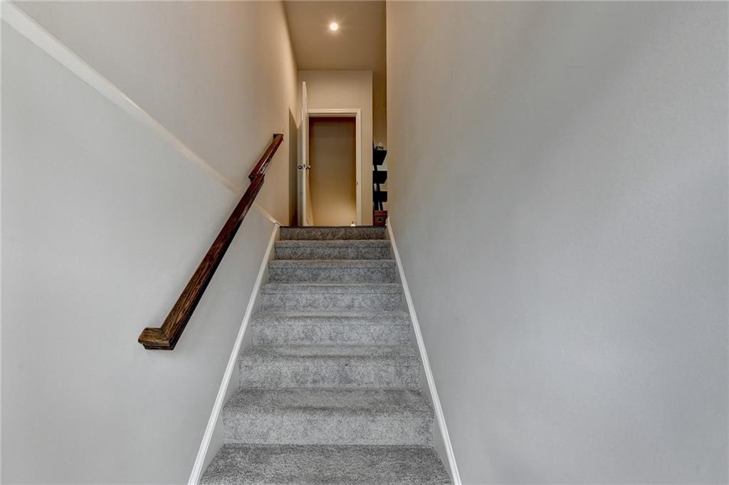 2719 Hedgeway Circle