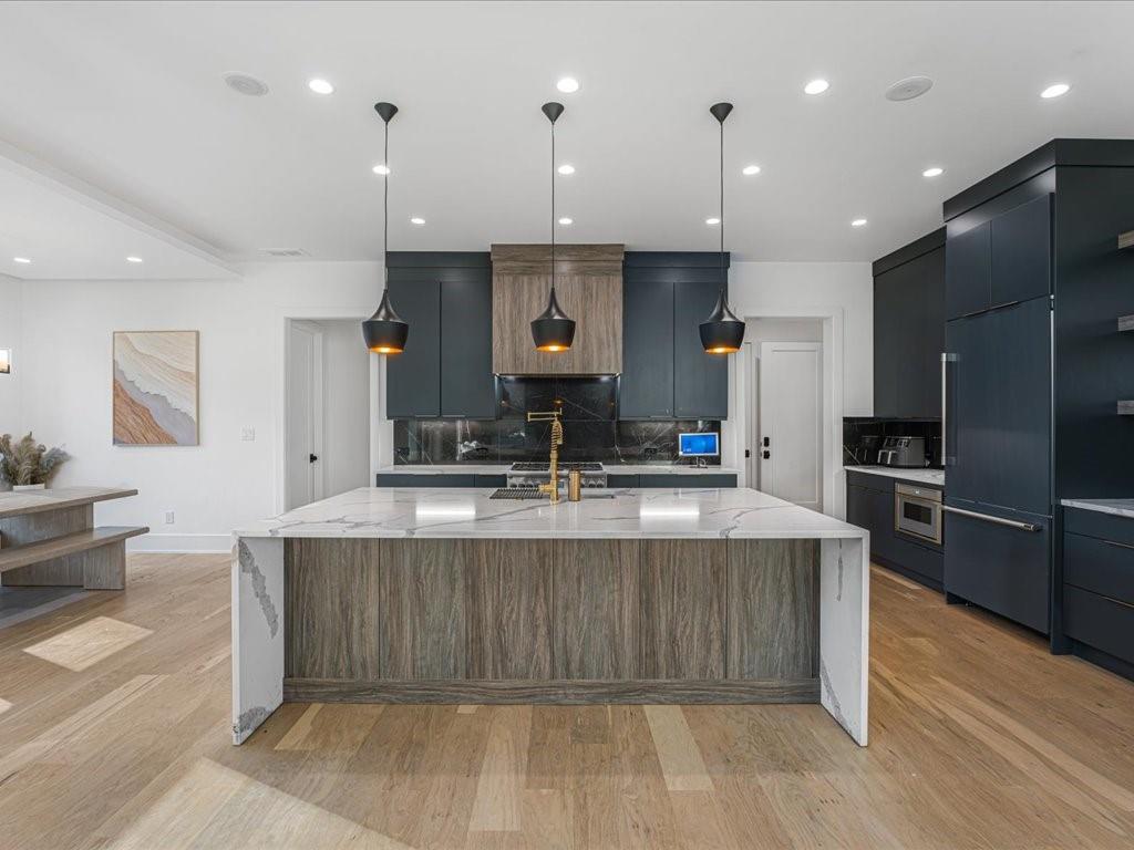 2327 Meadowvale Drive NE