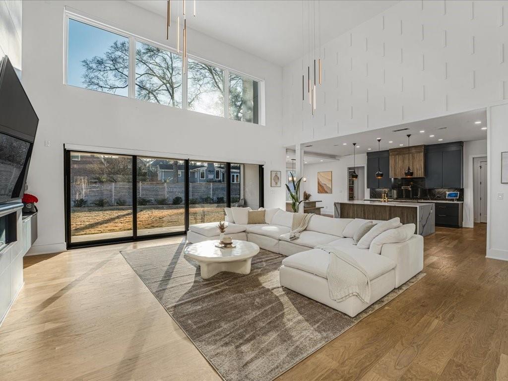 2327 Meadowvale Drive NE