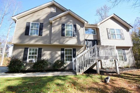 Homes For Sale - 5614 Hawthorn Drive<br/> Gillsville, GA 30543