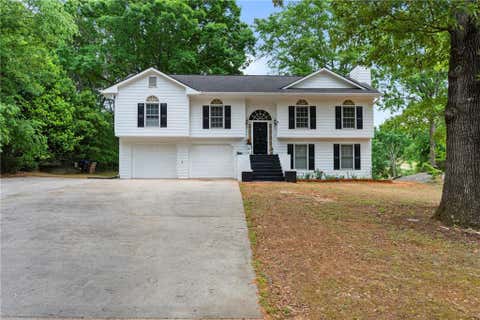 Homes For Sale - 143 Stoneview Drive<br/> Hoschton, GA 30548