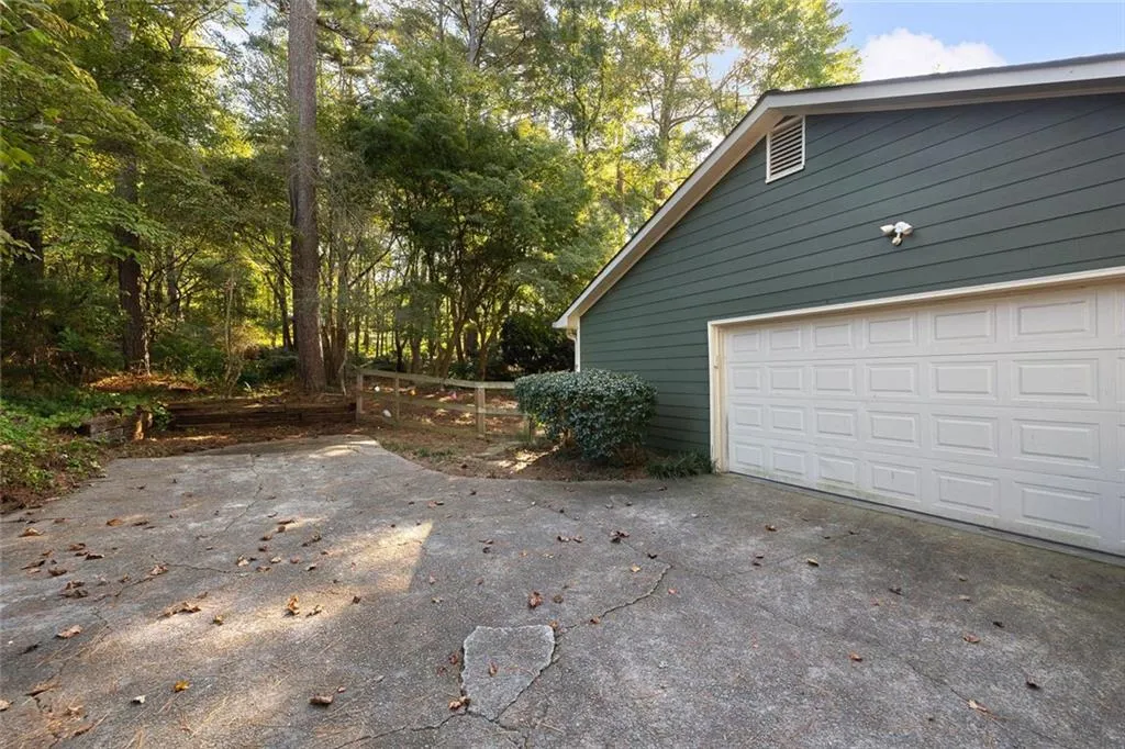 Marietta, Georgia 30066, United States, 3 Bedrooms Bedrooms, ,3 BathroomsBathrooms,Residential,Active,221618