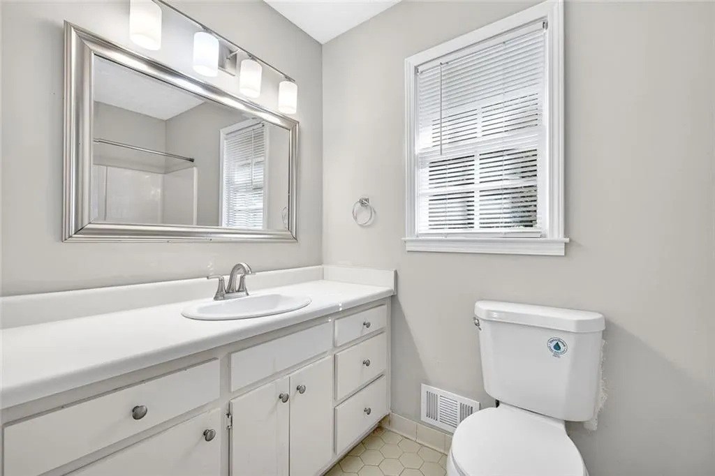 Marietta, Georgia 30066, United States, 3 Bedrooms Bedrooms, ,3 BathroomsBathrooms,Residential,Active,221618