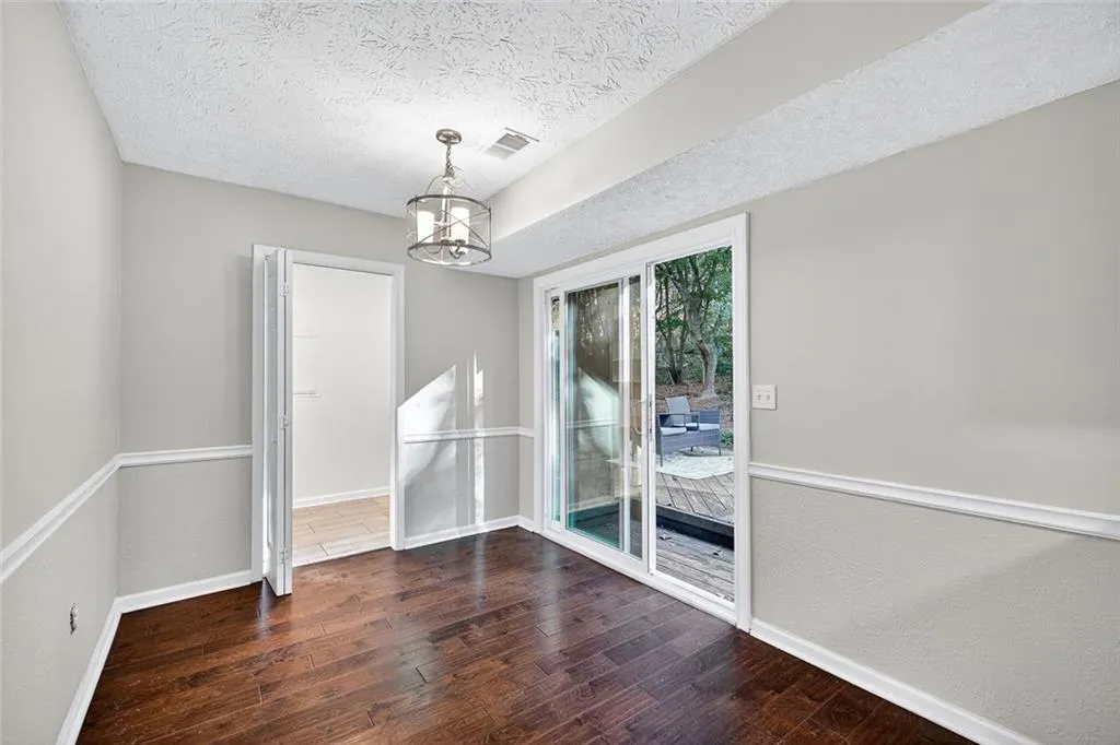 Marietta, Georgia 30066, United States, 3 Bedrooms Bedrooms, ,3 BathroomsBathrooms,Residential,Active,221618