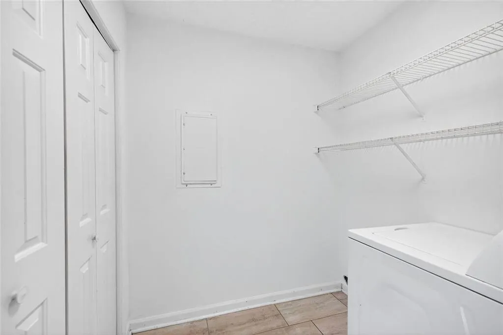 Marietta, Georgia 30066, United States, 3 Bedrooms Bedrooms, ,3 BathroomsBathrooms,Residential,Active,221618