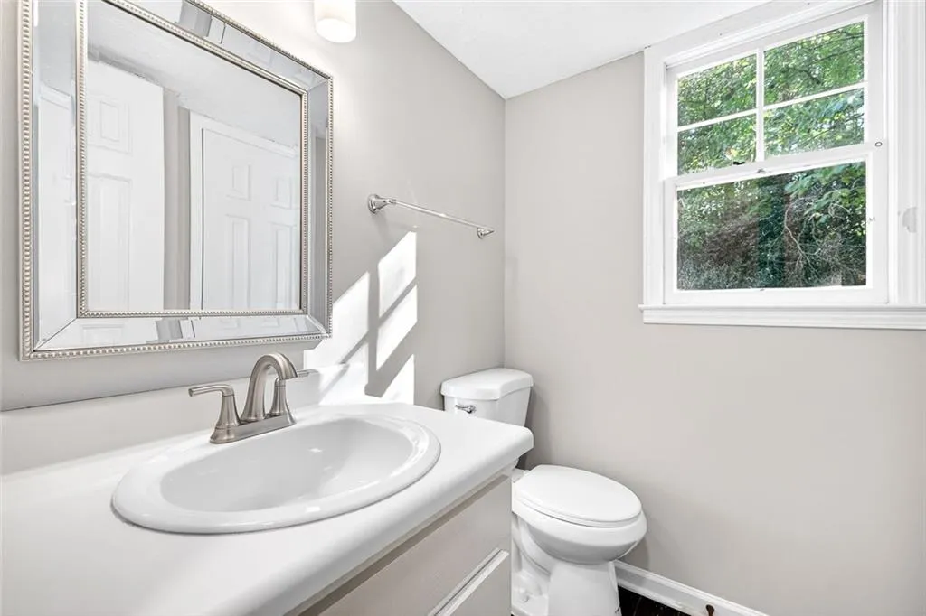 Marietta, Georgia 30066, United States, 3 Bedrooms Bedrooms, ,3 BathroomsBathrooms,Residential,Active,221618