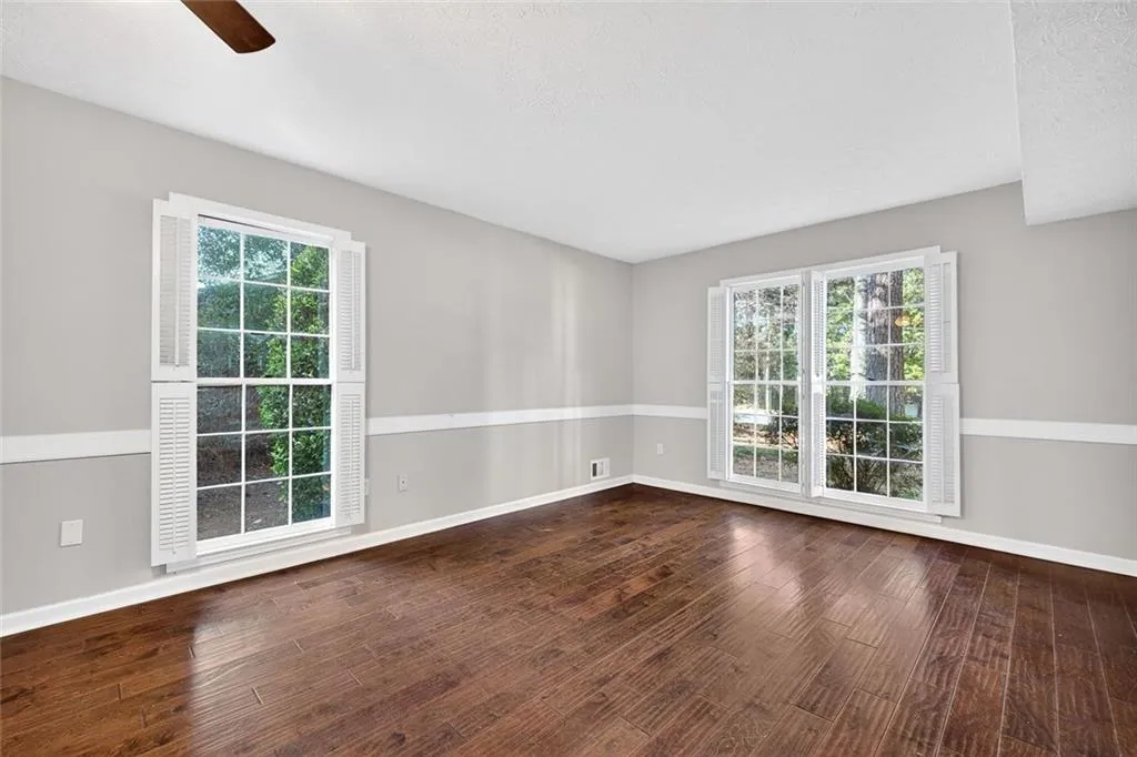 Marietta, Georgia 30066, United States, 3 Bedrooms Bedrooms, ,3 BathroomsBathrooms,Residential,Active,221618