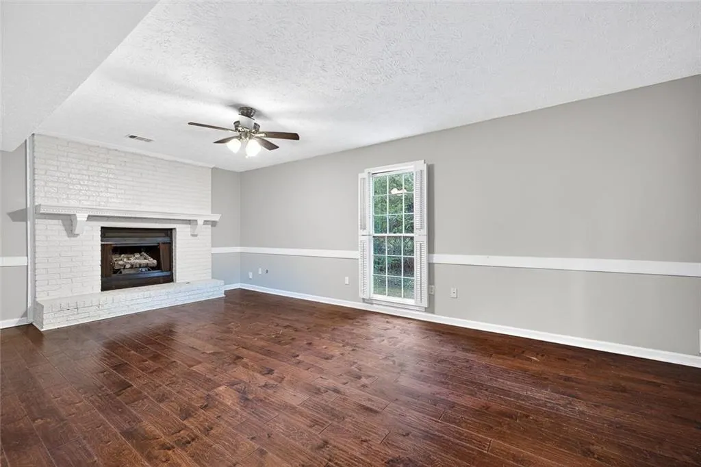 Marietta, Georgia 30066, United States, 3 Bedrooms Bedrooms, ,3 BathroomsBathrooms,Residential,Active,221618