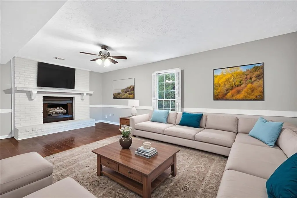 Marietta, Georgia 30066, United States, 3 Bedrooms Bedrooms, ,3 BathroomsBathrooms,Residential,Active,221618