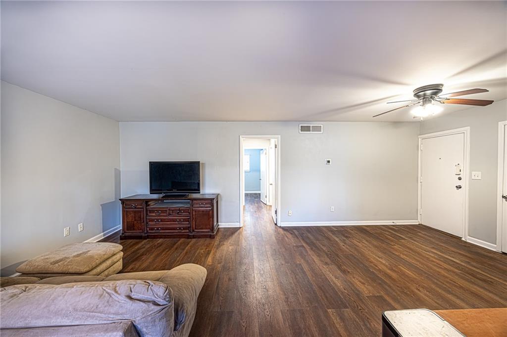 1111 Clairemont Avenue J2