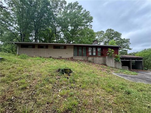 Homes For Sale - 2767 Chaucer Drive<br/> Atlanta, GA 30311
