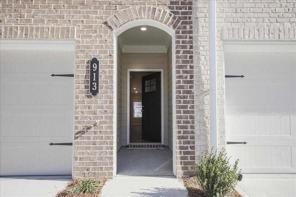 913 Agate Lane