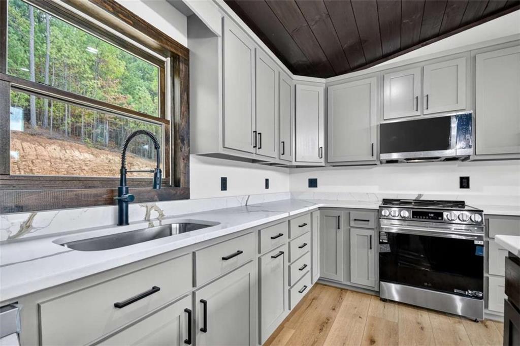 123 Ridgeline Drive