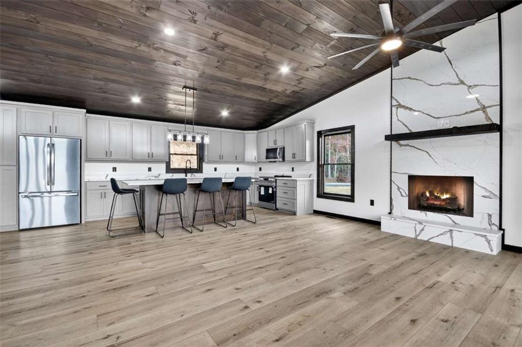 123 Ridgeline Drive