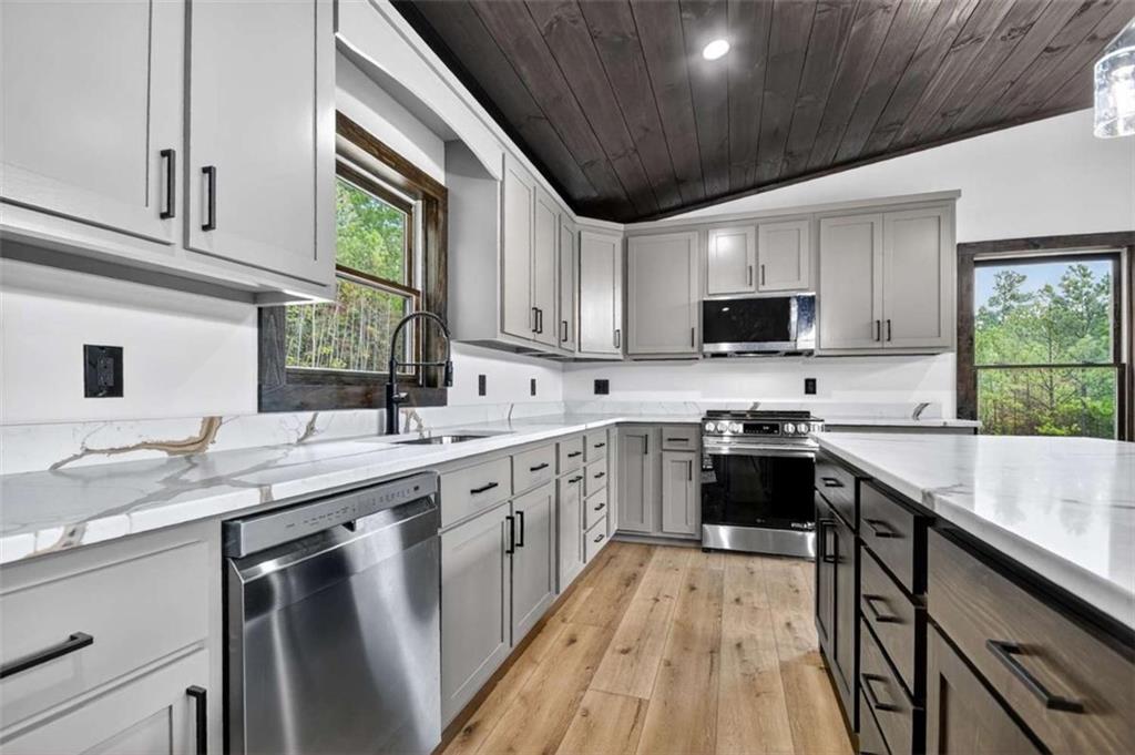 123 Ridgeline Drive