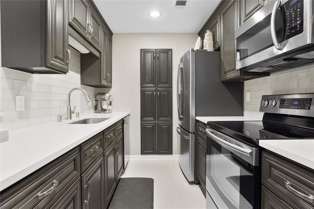 28206 Plantation Drive NE 206