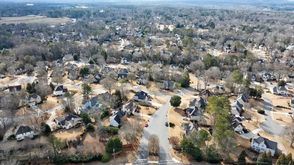 Roswell, Georgia 30075, United States, 4 Bedrooms Bedrooms, ,3 BathroomsBathrooms,Residential,Pending,15500