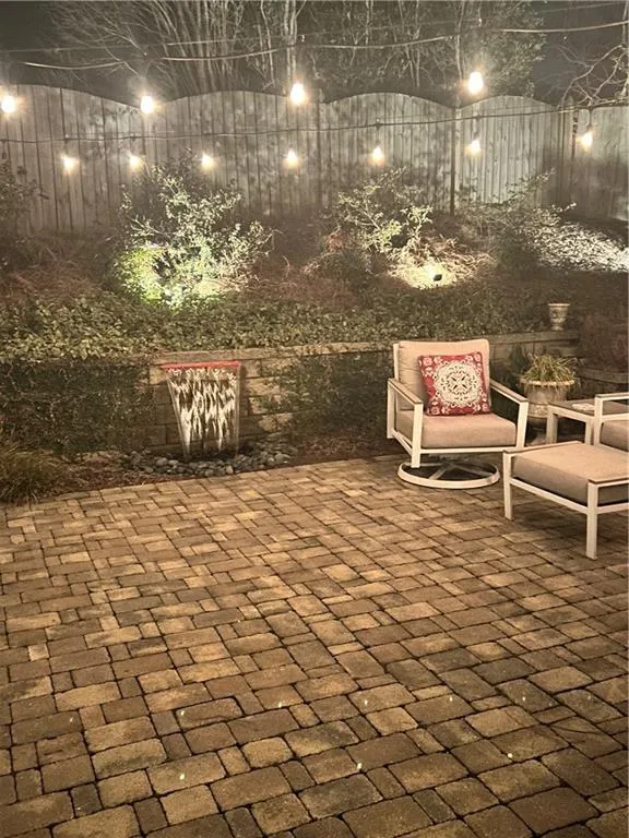 Roswell, Georgia 30075, United States, 4 Bedrooms Bedrooms, ,3 BathroomsBathrooms,Residential,Pending,15500