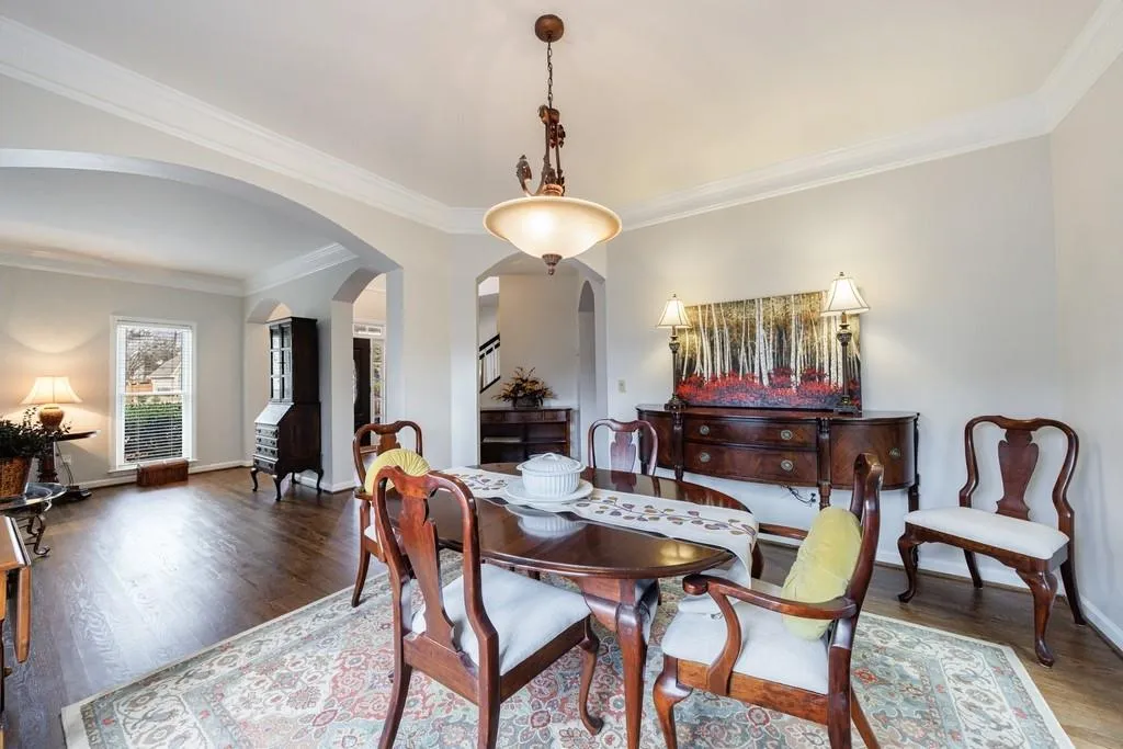 Roswell, Georgia 30075, United States, 4 Bedrooms Bedrooms, ,3 BathroomsBathrooms,Residential,Pending,15500