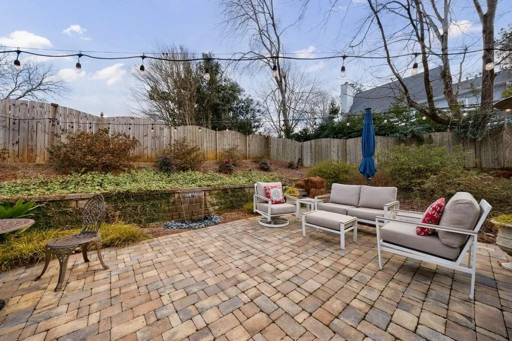 Roswell, Georgia 30075, United States, 4 Bedrooms Bedrooms, ,3 BathroomsBathrooms,Residential,Pending,15500