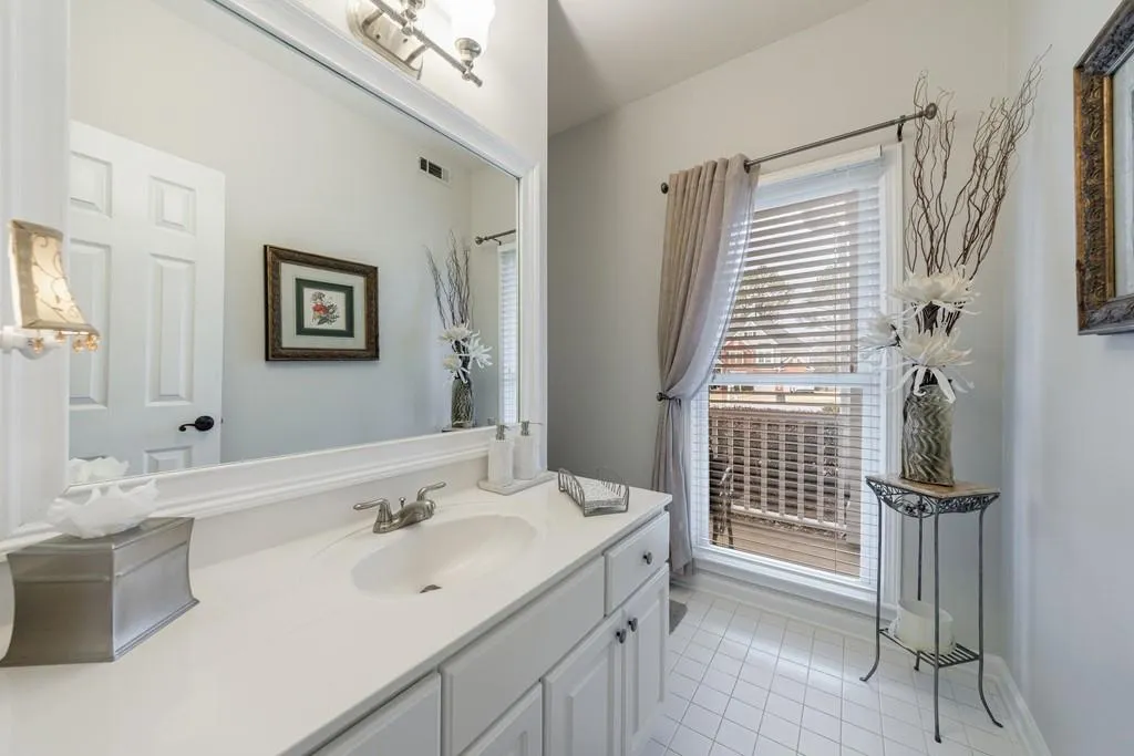 Roswell, Georgia 30075, United States, 4 Bedrooms Bedrooms, ,3 BathroomsBathrooms,Residential,Pending,15500