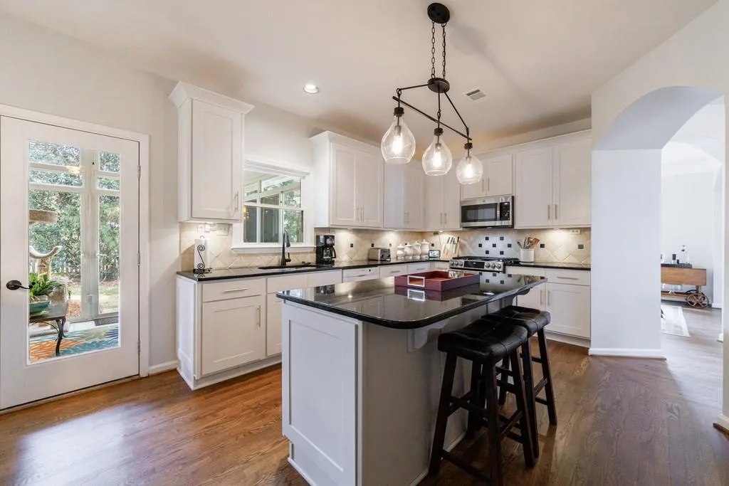 Roswell, Georgia 30075, United States, 4 Bedrooms Bedrooms, ,3 BathroomsBathrooms,Residential,Pending,15500