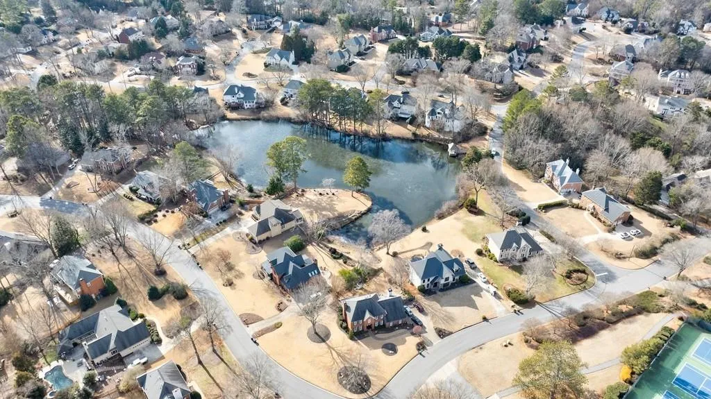 Roswell, Georgia 30075, United States, 4 Bedrooms Bedrooms, ,3 BathroomsBathrooms,Residential,Pending,15500