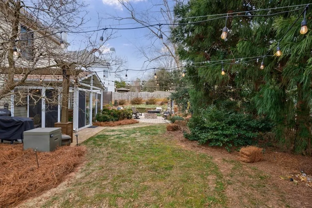 Roswell, Georgia 30075, United States, 4 Bedrooms Bedrooms, ,3 BathroomsBathrooms,Residential,Pending,15500