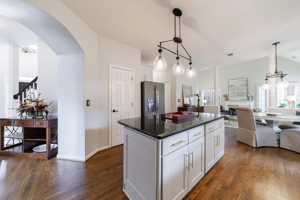 Roswell, Georgia 30075, United States, 4 Bedrooms Bedrooms, ,3 BathroomsBathrooms,Residential,Pending,15500