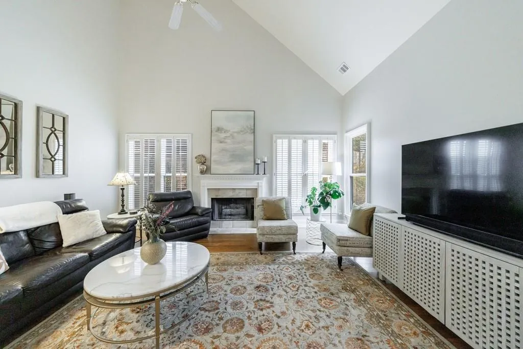 Roswell, Georgia 30075, United States, 4 Bedrooms Bedrooms, ,3 BathroomsBathrooms,Residential,Pending,15500