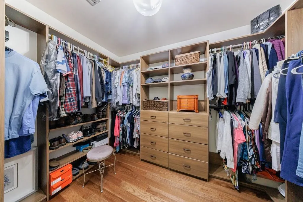 Roswell, Georgia 30075, United States, 4 Bedrooms Bedrooms, ,3 BathroomsBathrooms,Residential,Pending,15500