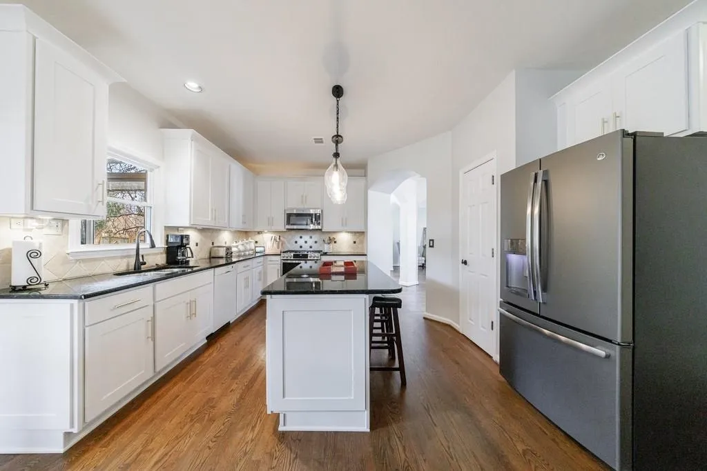 Roswell, Georgia 30075, United States, 4 Bedrooms Bedrooms, ,3 BathroomsBathrooms,Residential,Pending,15500