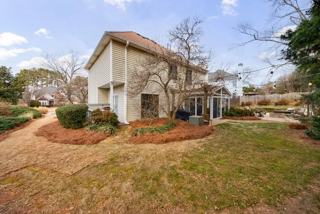 Roswell, Georgia 30075, United States, 4 Bedrooms Bedrooms, ,3 BathroomsBathrooms,Residential,Pending,15500