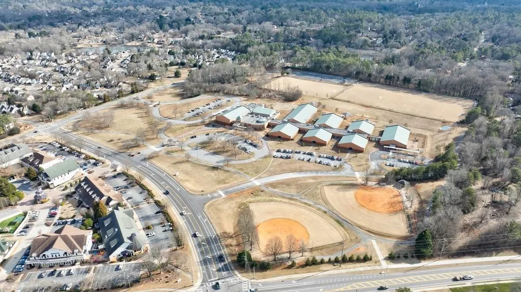 Roswell, Georgia 30075, United States, 4 Bedrooms Bedrooms, ,3 BathroomsBathrooms,Residential,Pending,15500