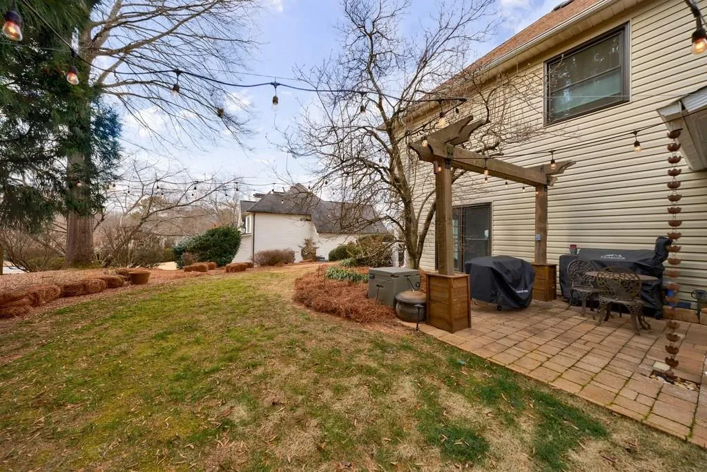 Roswell, Georgia 30075, United States, 4 Bedrooms Bedrooms, ,3 BathroomsBathrooms,Residential,Pending,15500