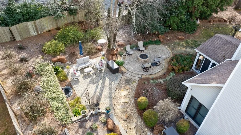 Roswell, Georgia 30075, United States, 4 Bedrooms Bedrooms, ,3 BathroomsBathrooms,Residential,Pending,15500