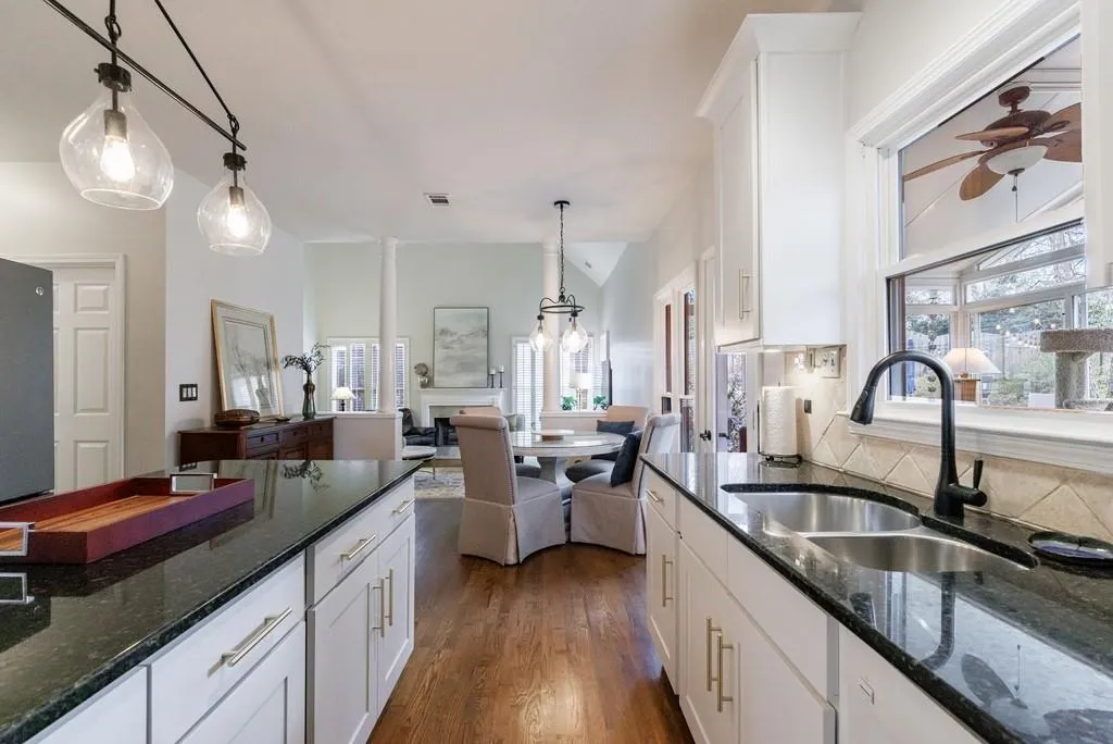 Roswell, Georgia 30075, United States, 4 Bedrooms Bedrooms, ,3 BathroomsBathrooms,Residential,Pending,15500