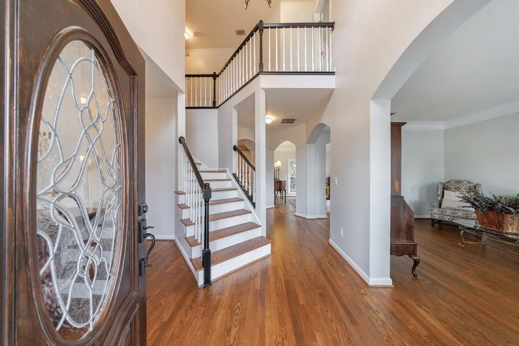 Roswell, Georgia 30075, United States, 4 Bedrooms Bedrooms, ,3 BathroomsBathrooms,Residential,Pending,15500