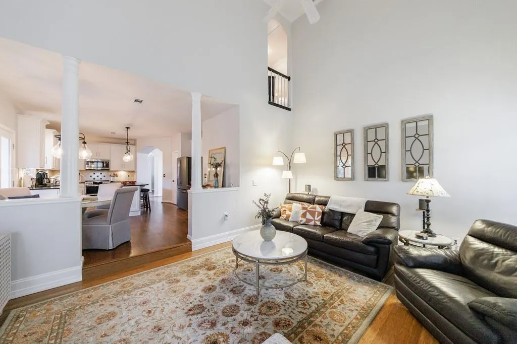 Roswell, Georgia 30075, United States, 4 Bedrooms Bedrooms, ,3 BathroomsBathrooms,Residential,Pending,15500