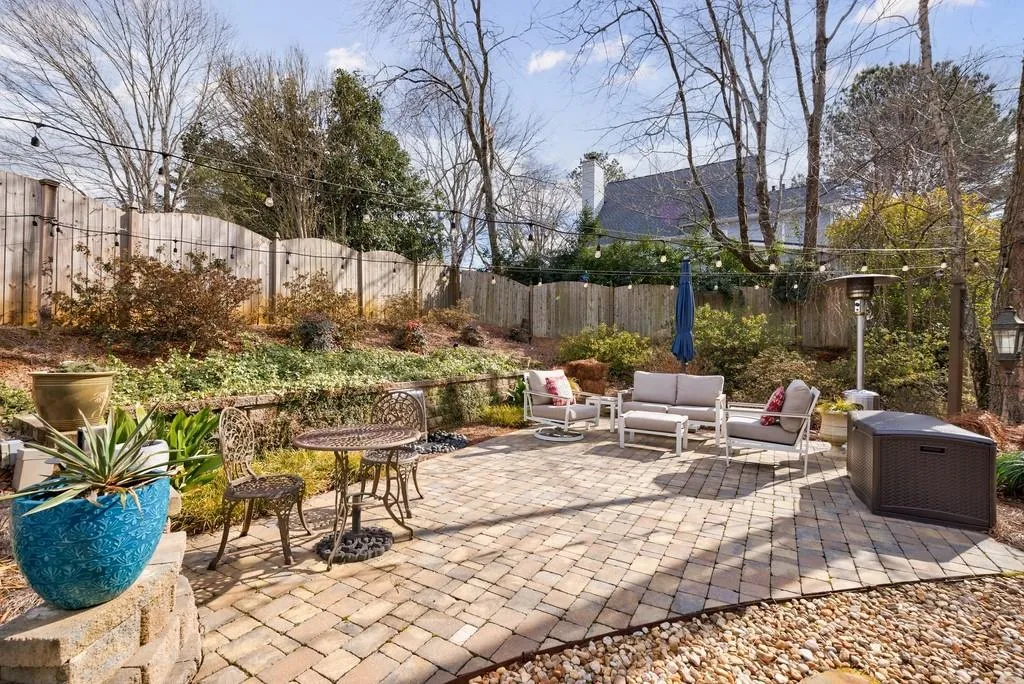 Roswell, Georgia 30075, United States, 4 Bedrooms Bedrooms, ,3 BathroomsBathrooms,Residential,Pending,15500