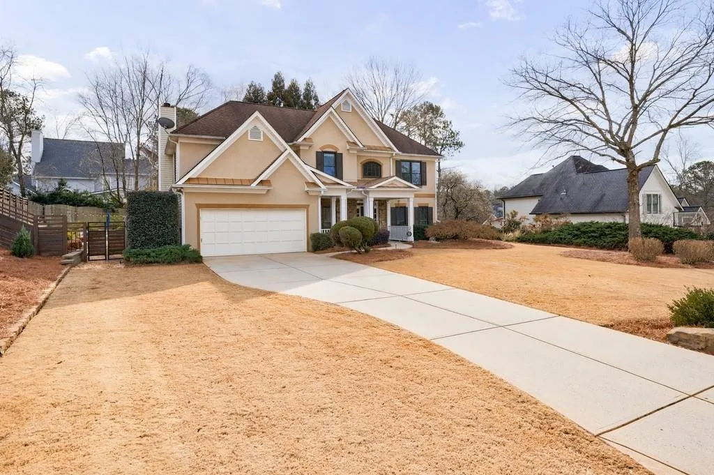 Roswell, Georgia 30075, United States, 4 Bedrooms Bedrooms, ,3 BathroomsBathrooms,Residential,Pending,15500