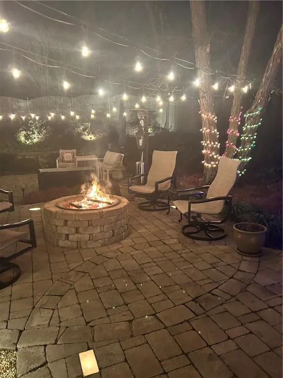 Roswell, Georgia 30075, United States, 4 Bedrooms Bedrooms, ,3 BathroomsBathrooms,Residential,Pending,15500