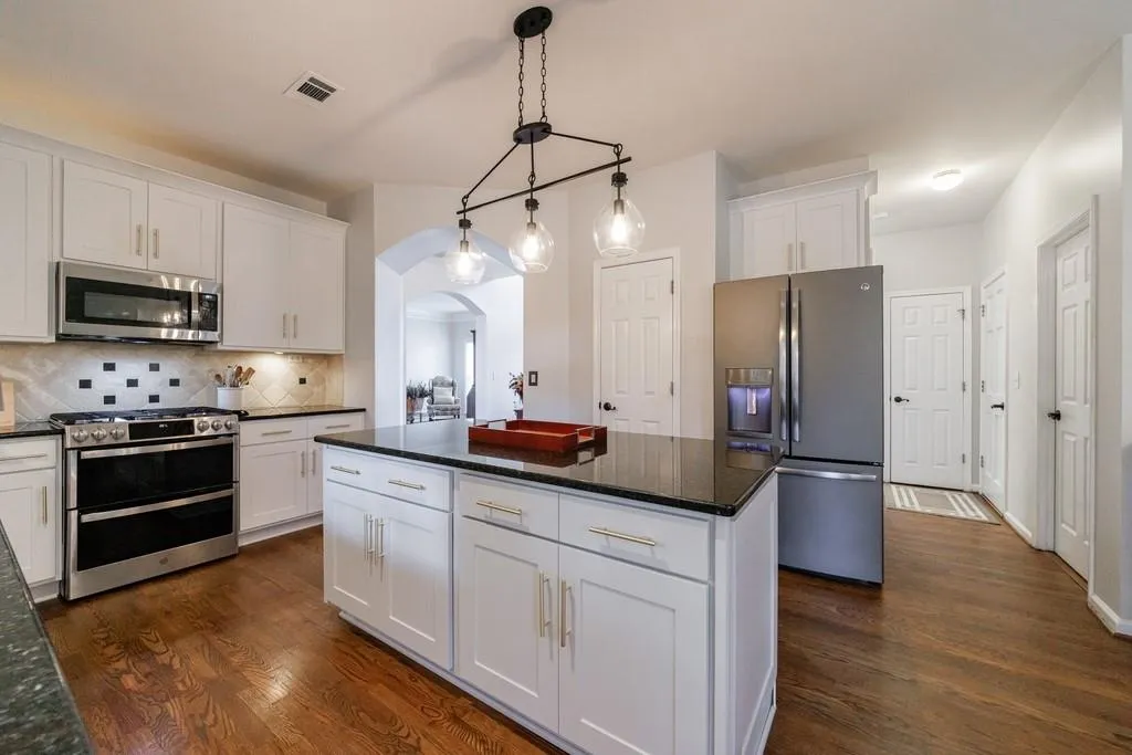 Roswell, Georgia 30075, United States, 4 Bedrooms Bedrooms, ,3 BathroomsBathrooms,Residential,Pending,15500