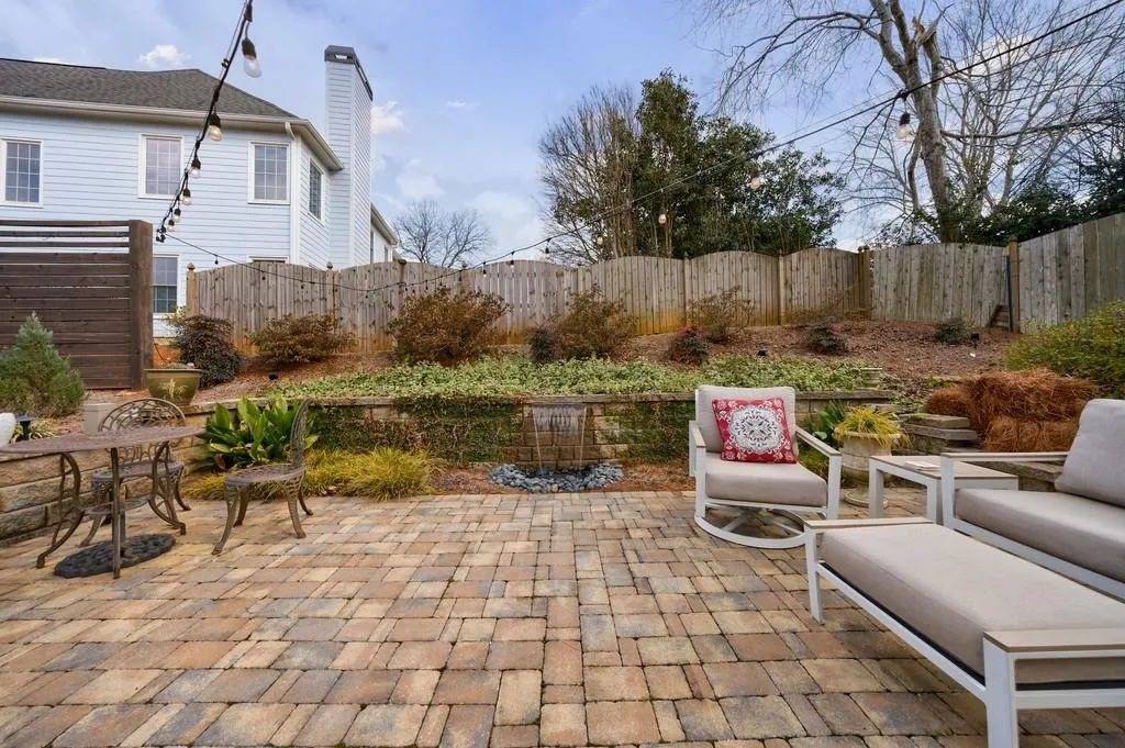 Roswell, Georgia 30075, United States, 4 Bedrooms Bedrooms, ,3 BathroomsBathrooms,Residential,Pending,15500