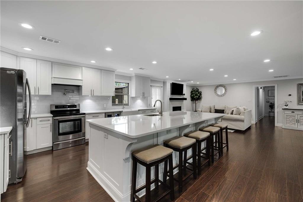 3844 Saddle Ridge Drive